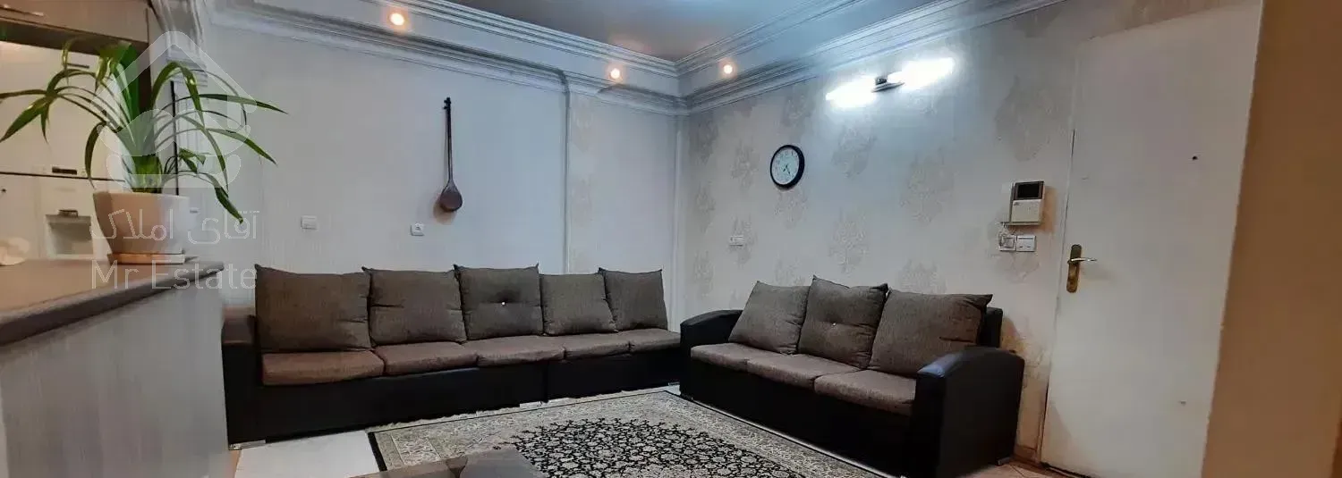 ۵۲ متر /طبقه دوم /   انباری / فروزش