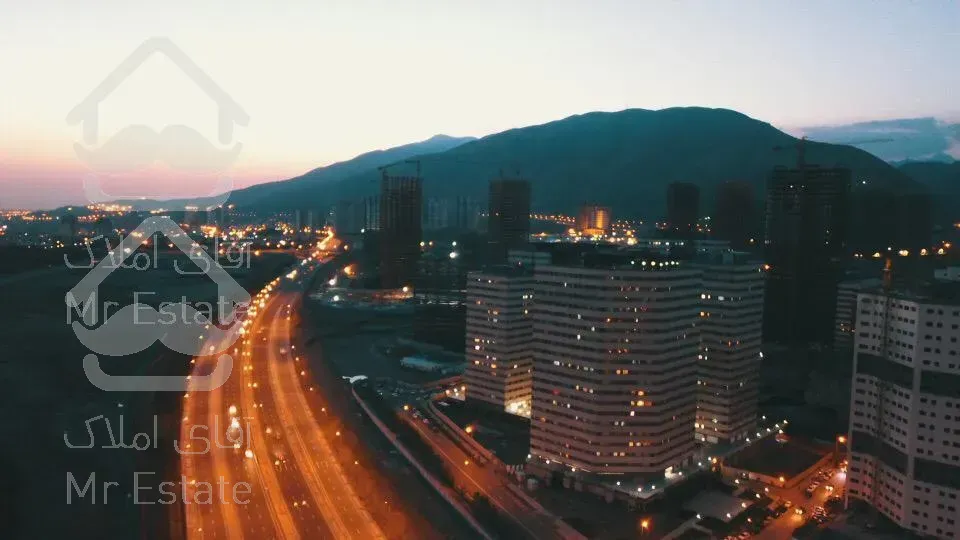 ۸۷ متر دو خواب / طبقه بالا برج ارکیده/ دریاچه چیتگر