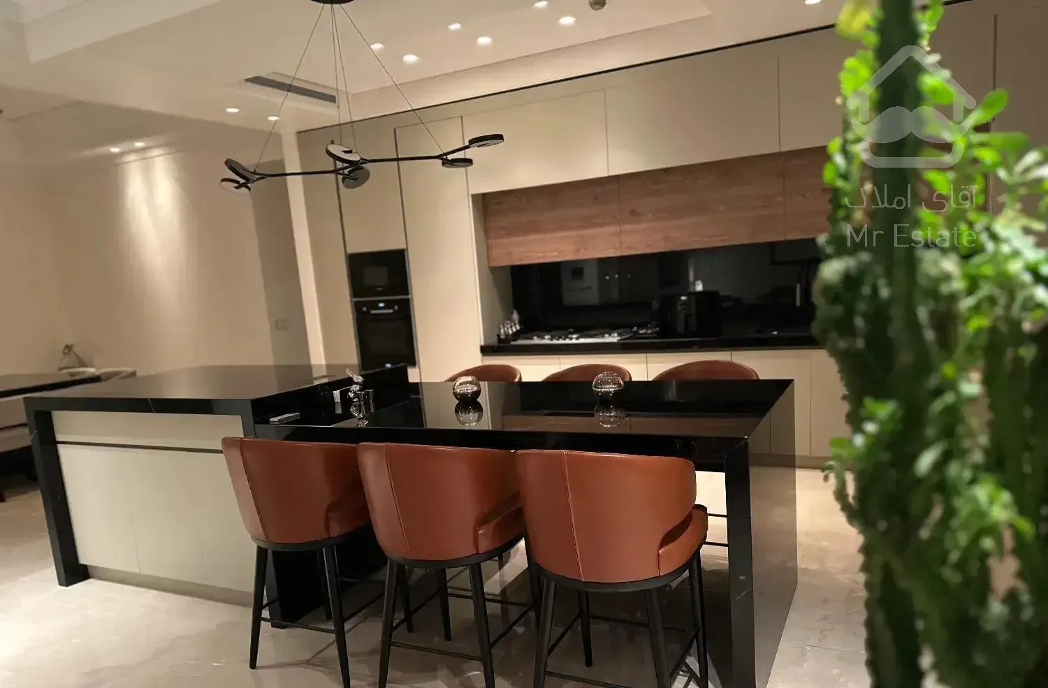 ۲۳۰ متر اندرزگو ۳ خوابه مبله و غیر میله