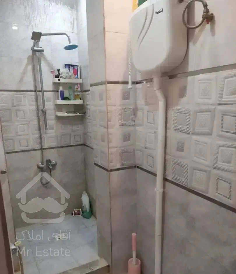 واحد 42 نزدیک مترو تخلیه