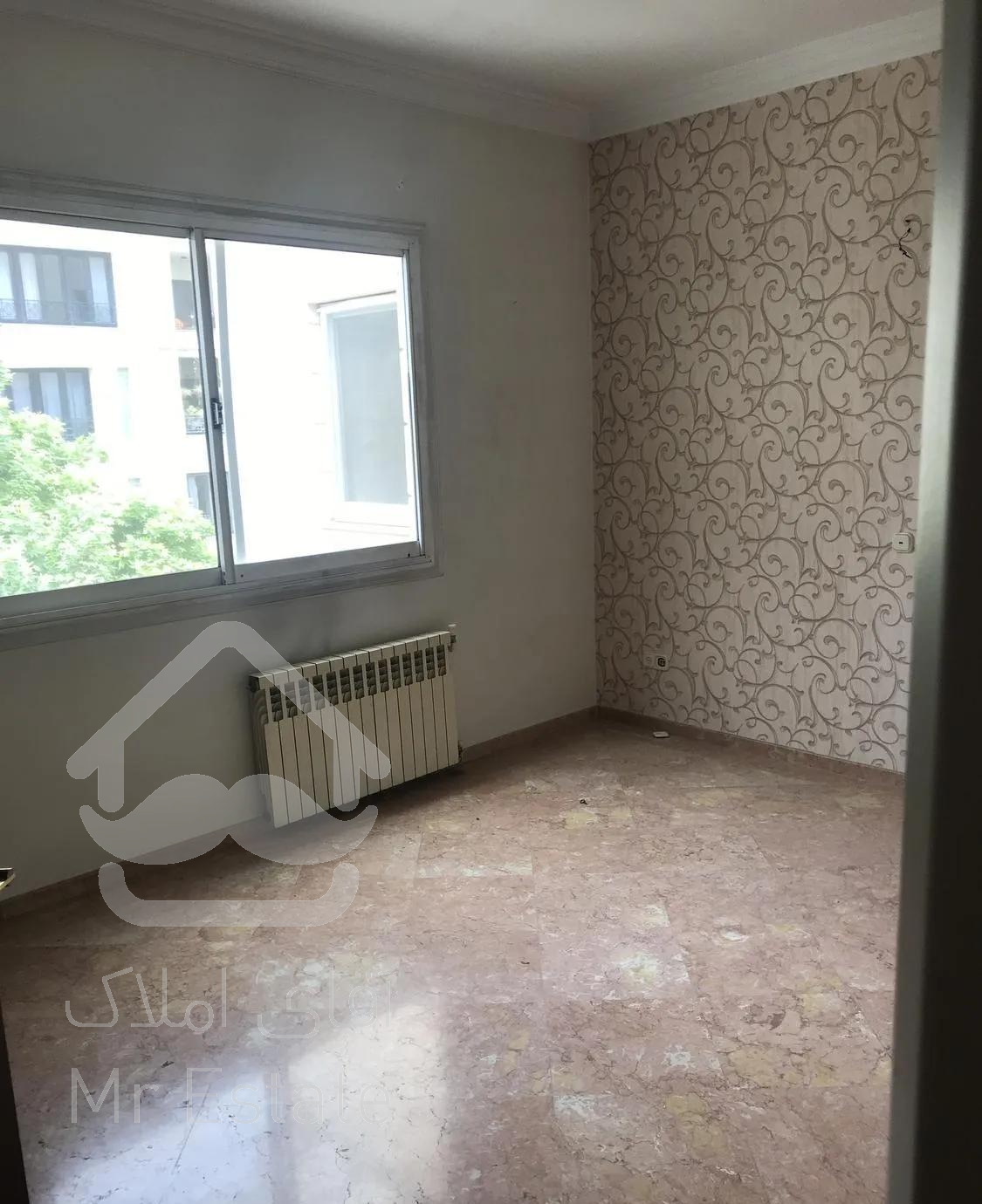 اپارتمان فرمانیه ۲۵۴ متر ۴ خوابه ۲ پارکینگ سندی