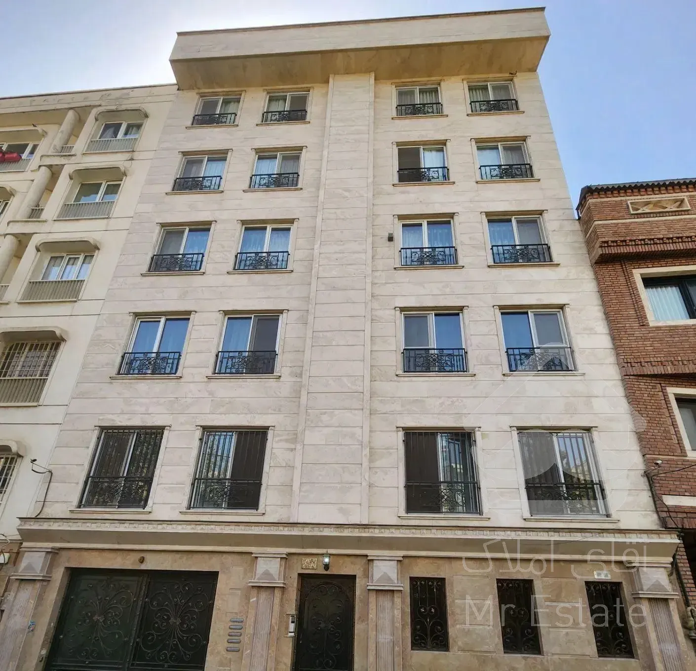 «۲۴۱ متر آپارتمان تک‌واحدی لوکس در اقدسیه »