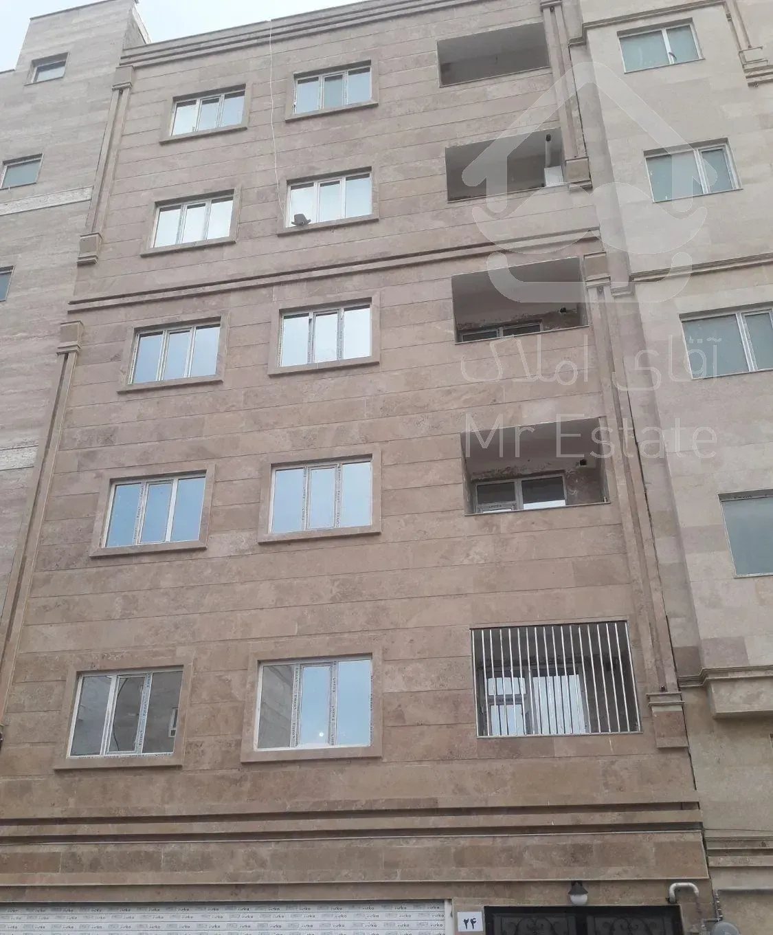 اپارتمان ۹۸ متری طبقه یک شهرک رسالت