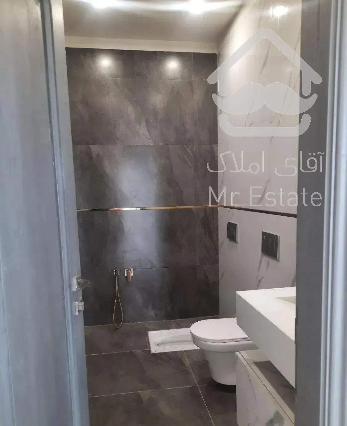 ۱۵۰متر موقعیت اداری ،کلید نخورده