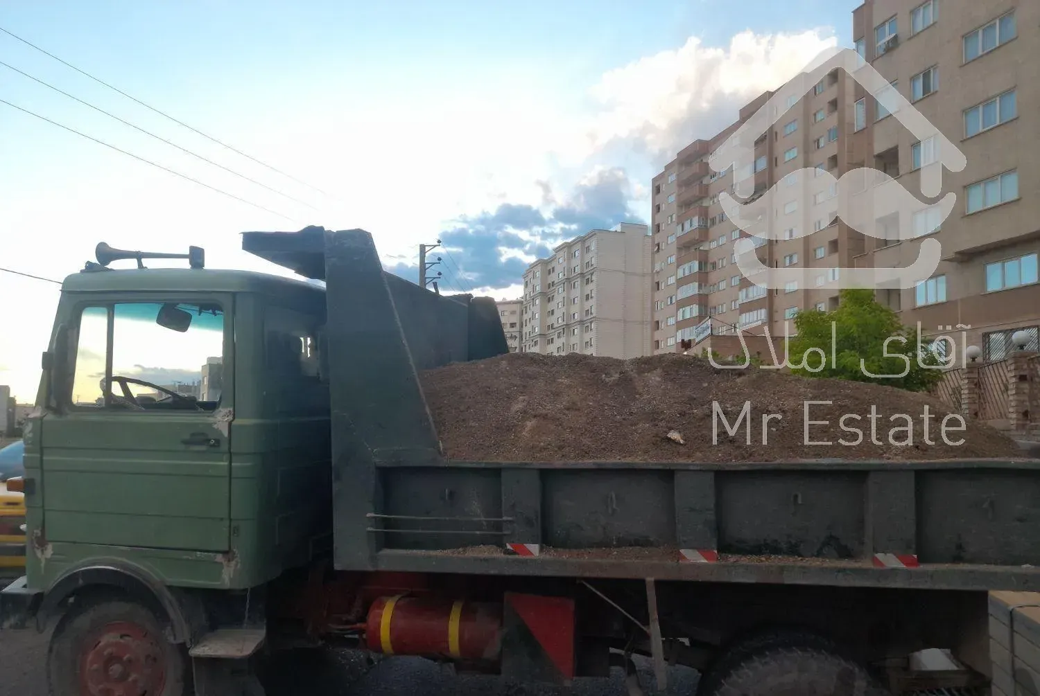 خدمات خاور کمپرسی  ماسه  نخاله پوکه شن و ....