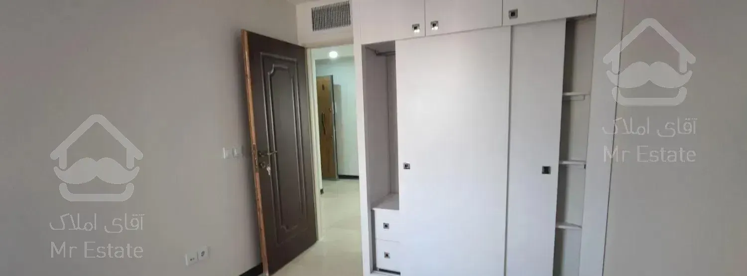 ۱۴۱ متر سه خواب کلیدنخورده فول دو پارکینگ