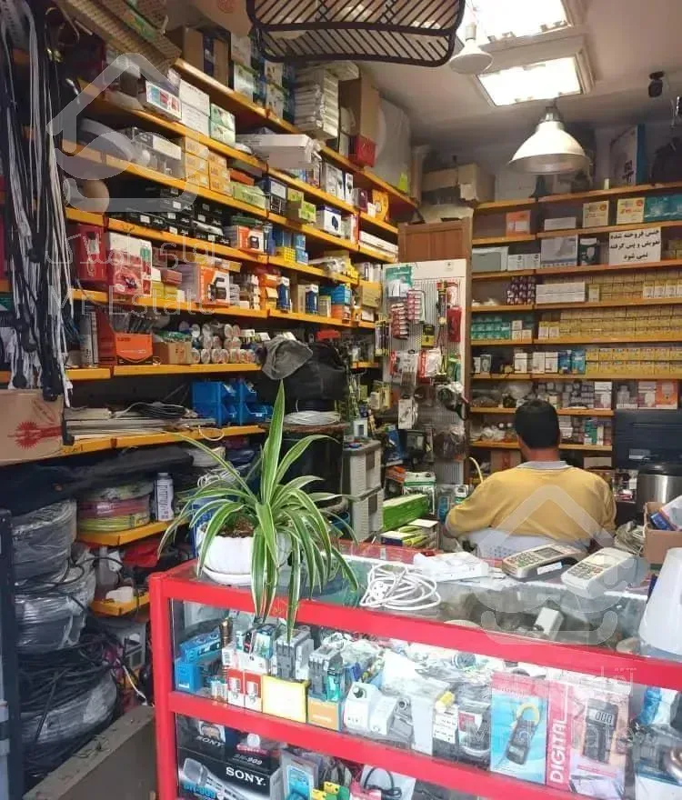 یک باب مغازه بر خیابان اصلی درخیابان بیست متری