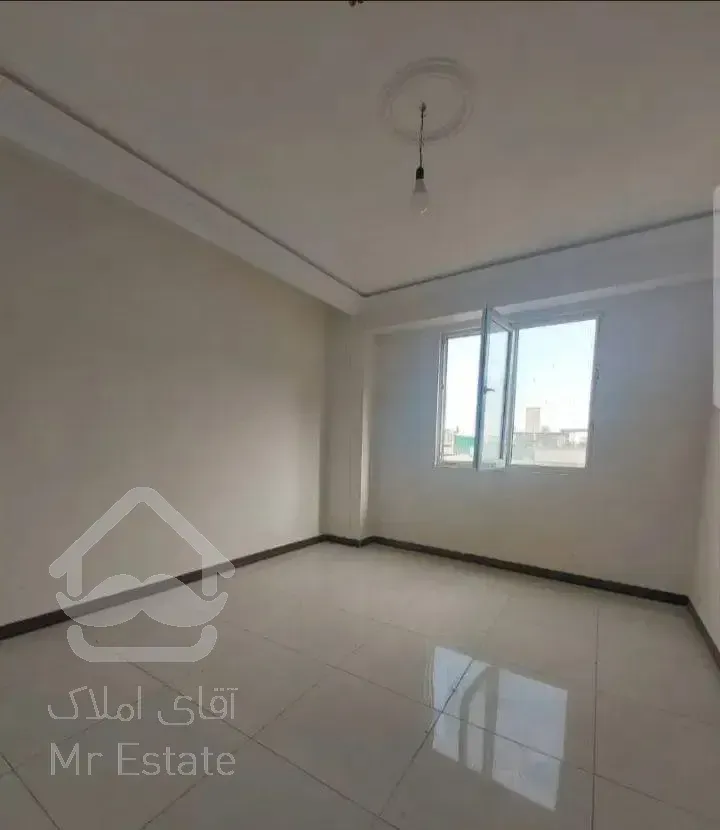 خیابان انقلاب/۱۱۰ متر/نوساز کلید نخورده/قابل تبدیل