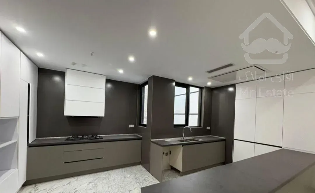 برج باغ/ قیطریه چندقدمی پارک 175متر3خواب فول