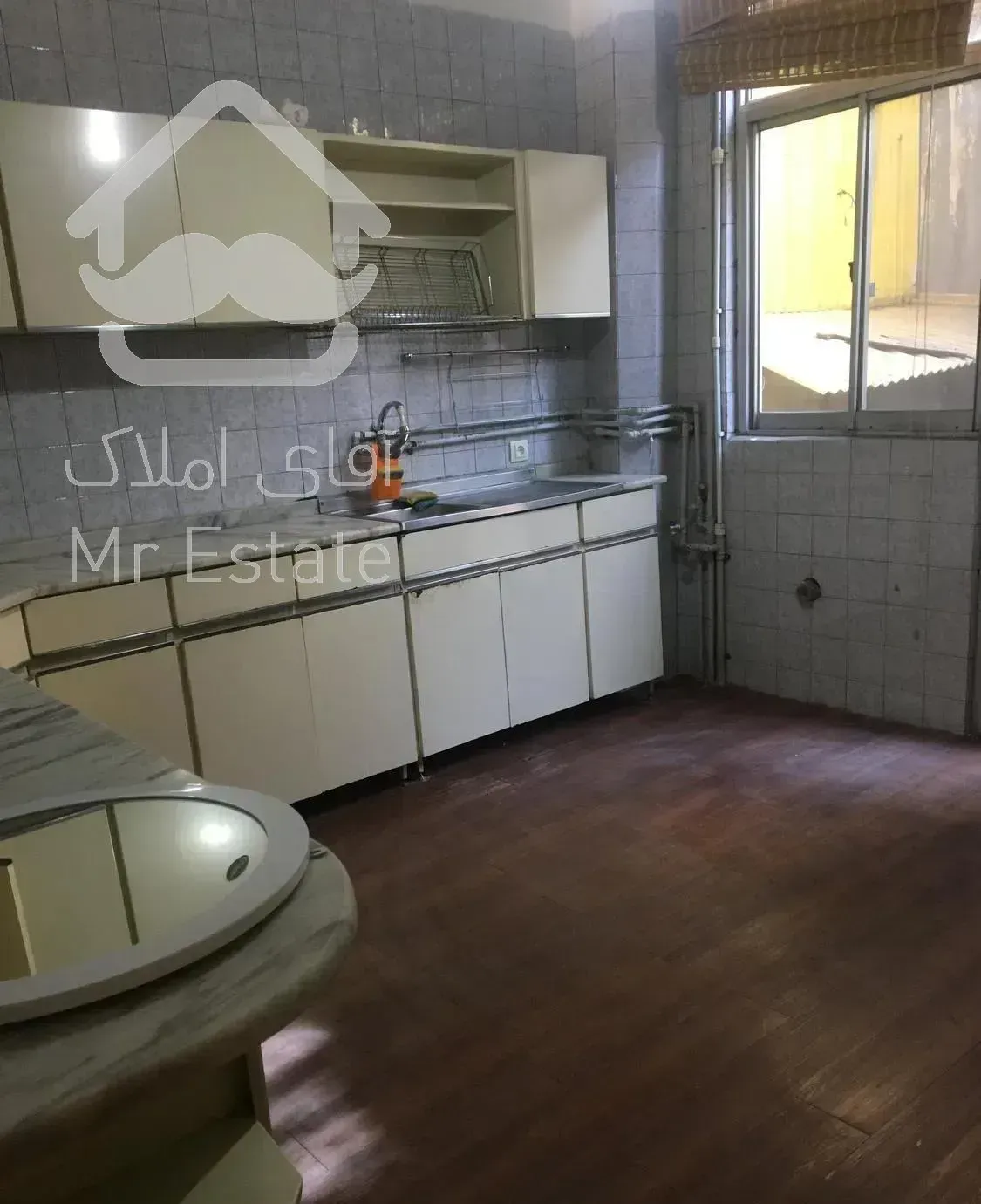 ۱۱۰ متر ، میرزای شیرازی