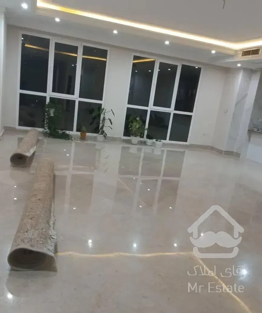 ٢٢٠ متر سه خوابه غرق در نور