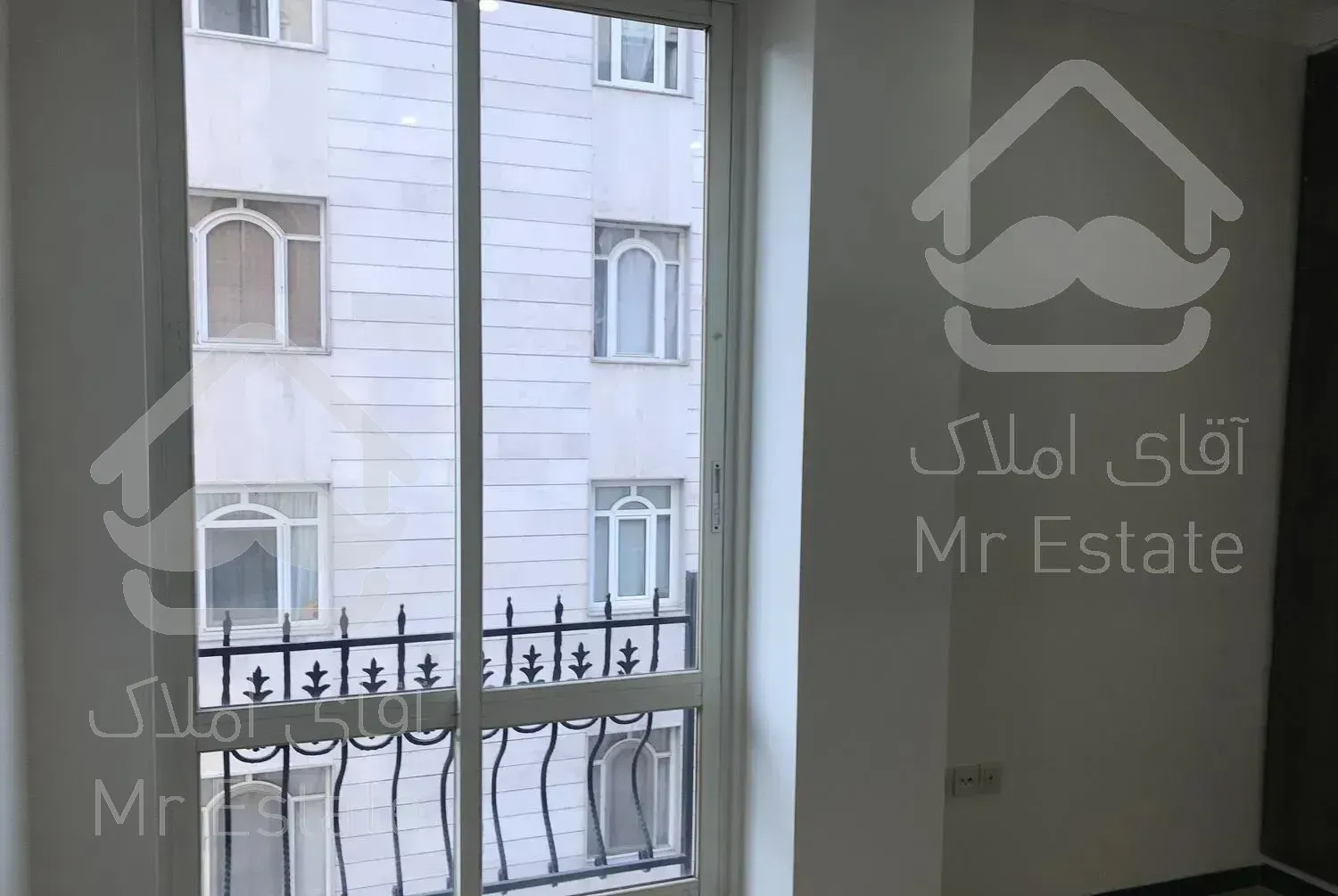 93متر غرق در نور / دسترسی مناسب باغ فردوس