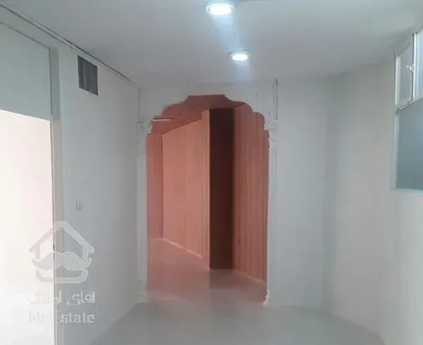 آپارتمان دارای سه اتاق و یک حال و یک پذیرایی زیبا