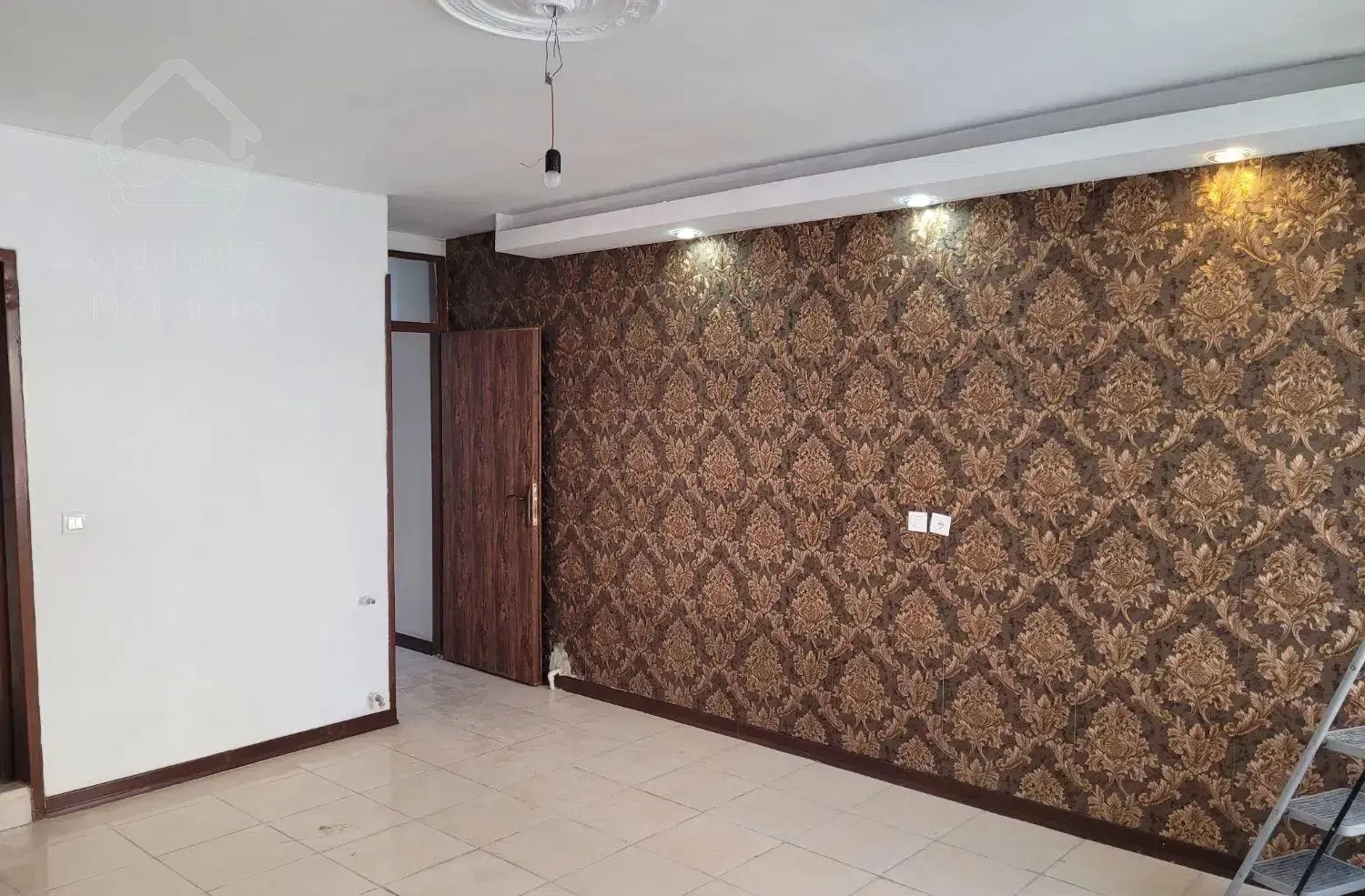 ساختمان در دو طبقه میباشد