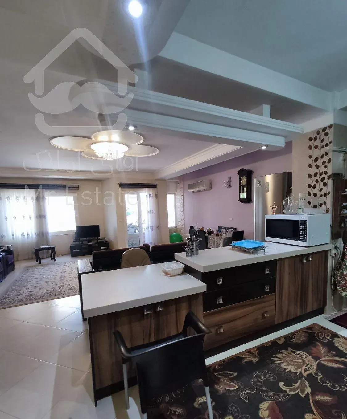 ۱۰۳ متر طبقه اول فول امکانات نورگیر عالی.