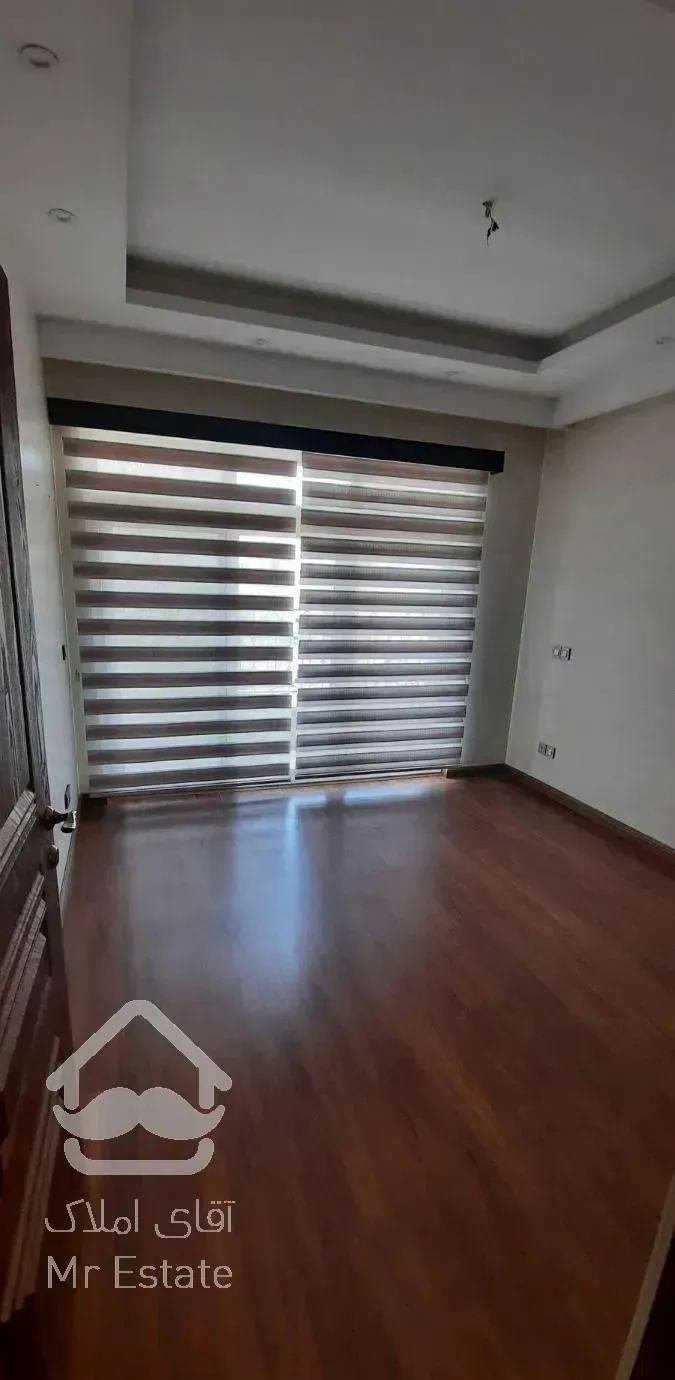 ۱۴۵ متر رو به افتاب / تک واحدی /۲پارکینگ سندی