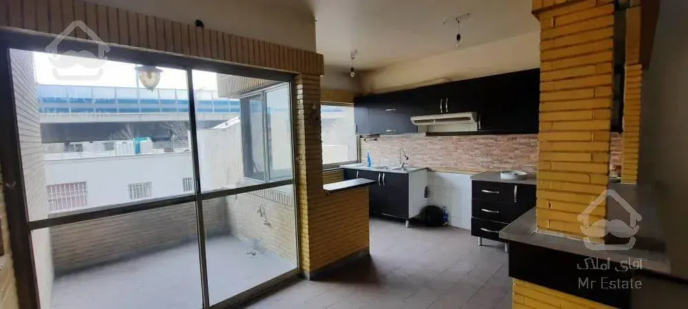 یک واحد از خانه ی سه واحدی با نور عالی