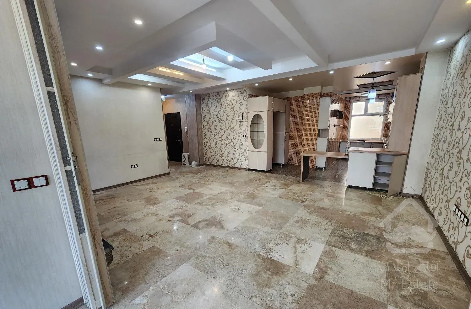 آپارتمان فول امکانات 2 خوابه با 3 پارکینگ