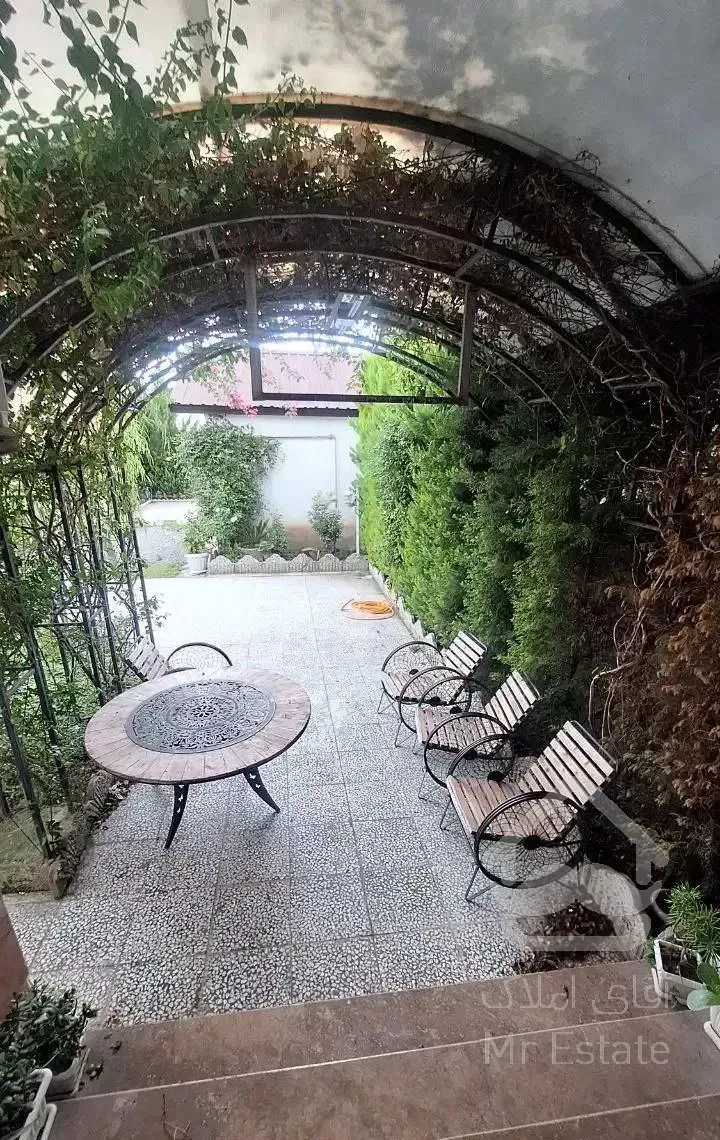 همکف سه خواب سنددار 210 متری شهرک برند