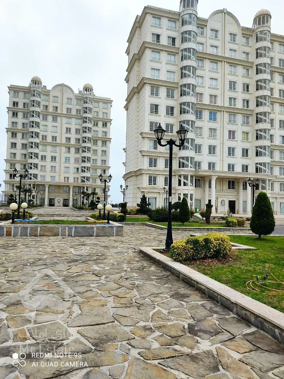 فروش واحدهای اپارتمانی برج ۱۰طبقه/هرواحد ۱۱۵مترساحلی درمنطقه ویژه