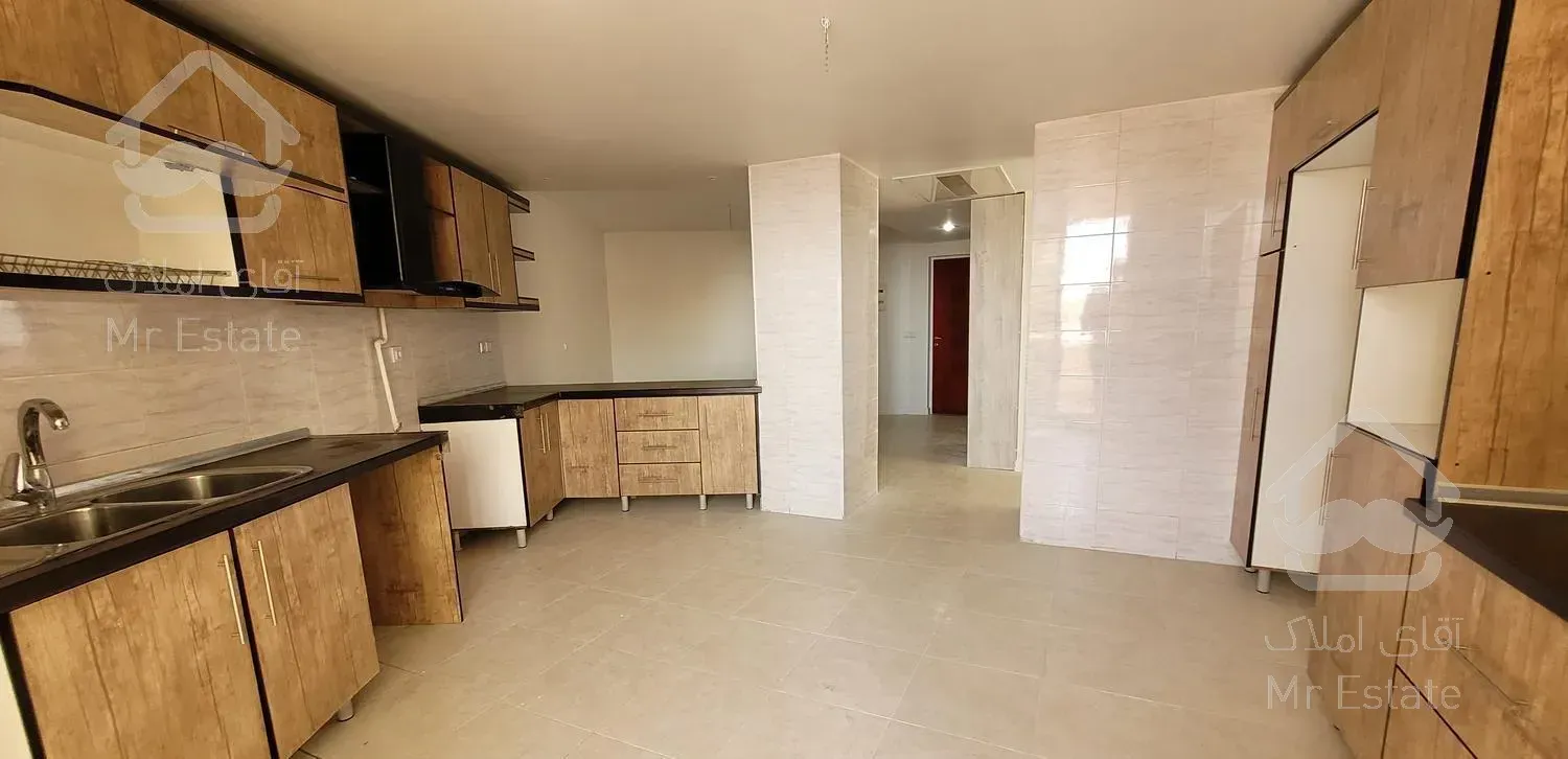 150 متر بالای برج روبروی دریاچه تخلیه‌