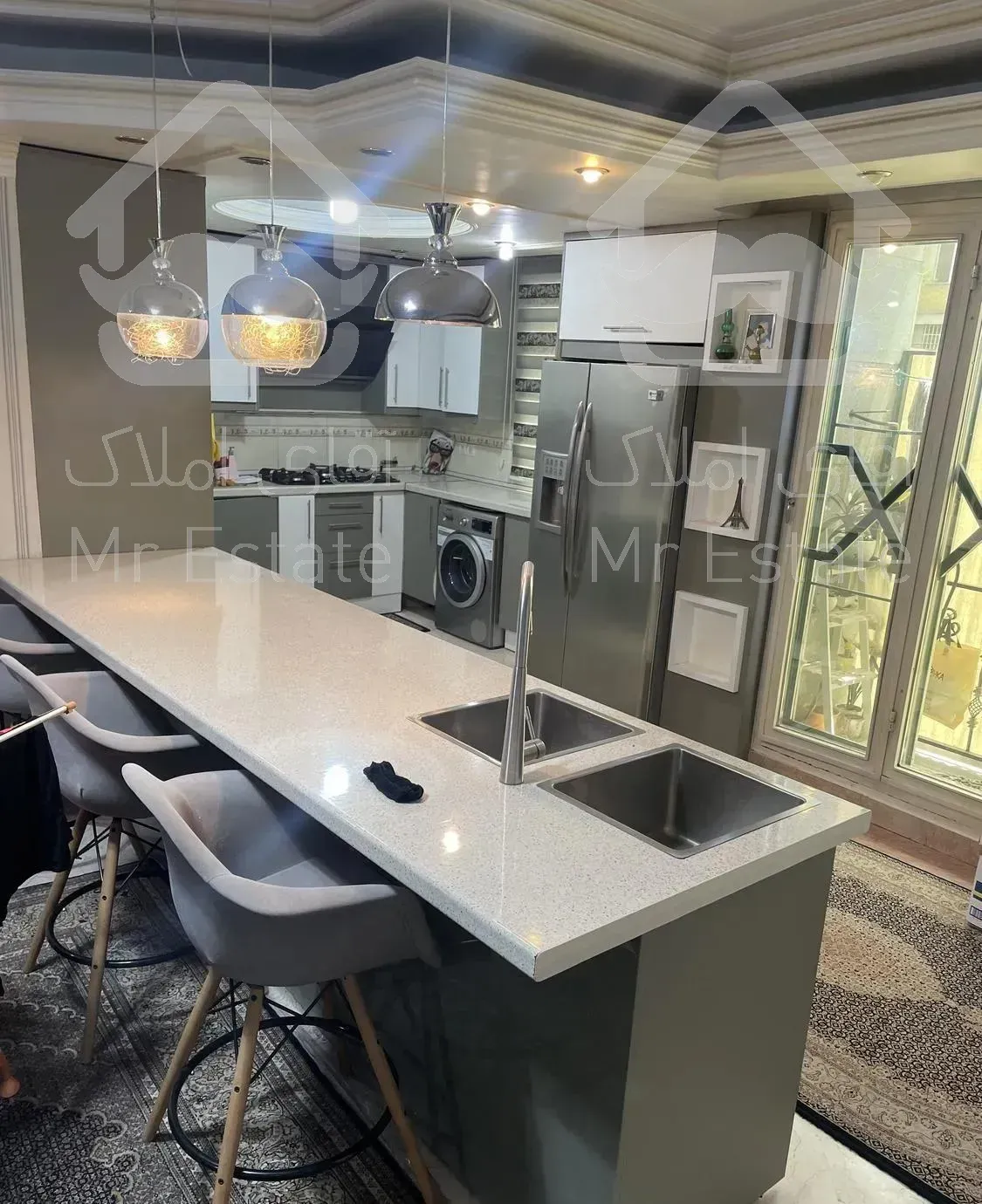 ١٢٤ متری تکواحدی ٢پارکینگ فول امکانات