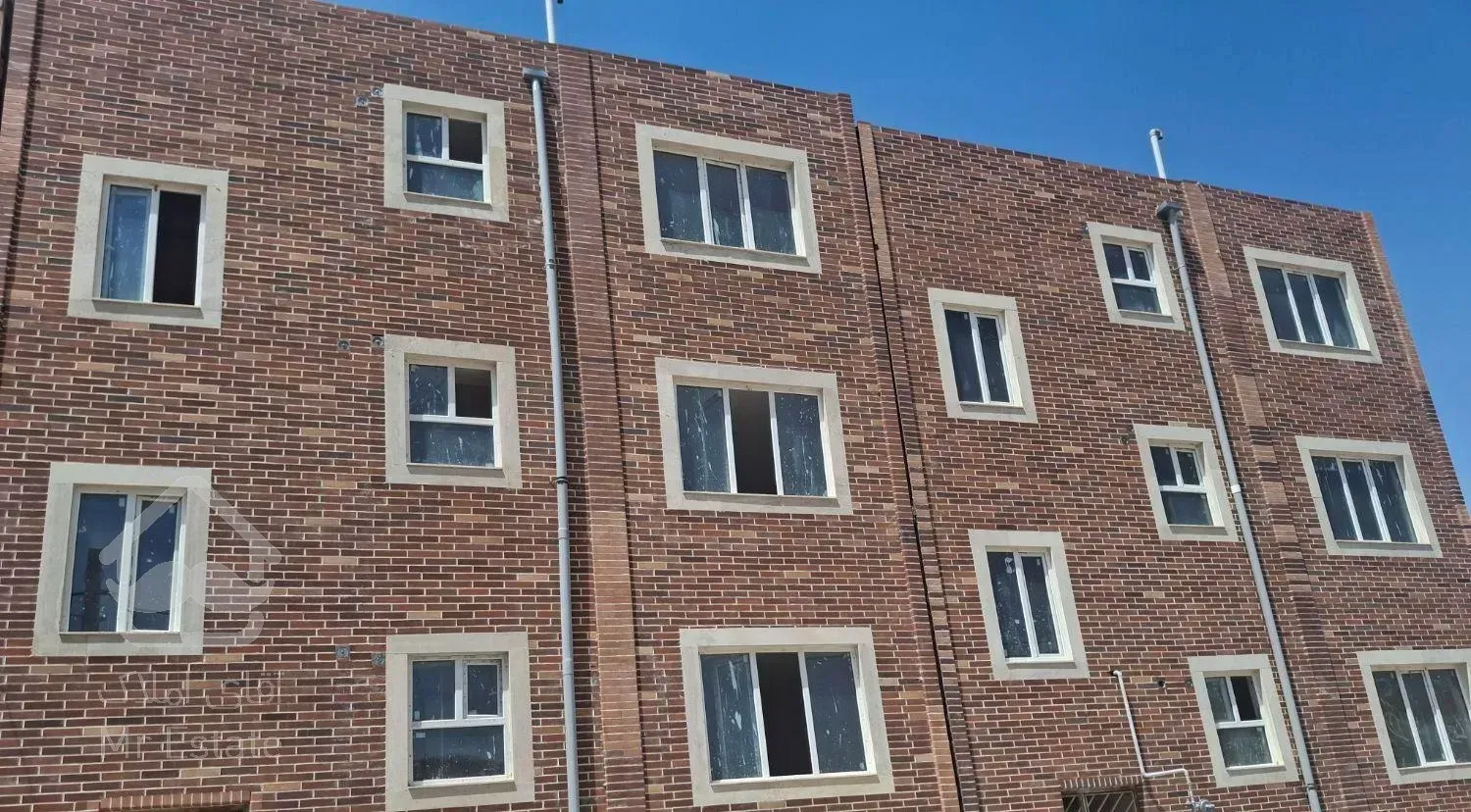 آپارتمان ۱۰۵ متری ۳ طبقه تکواحدی