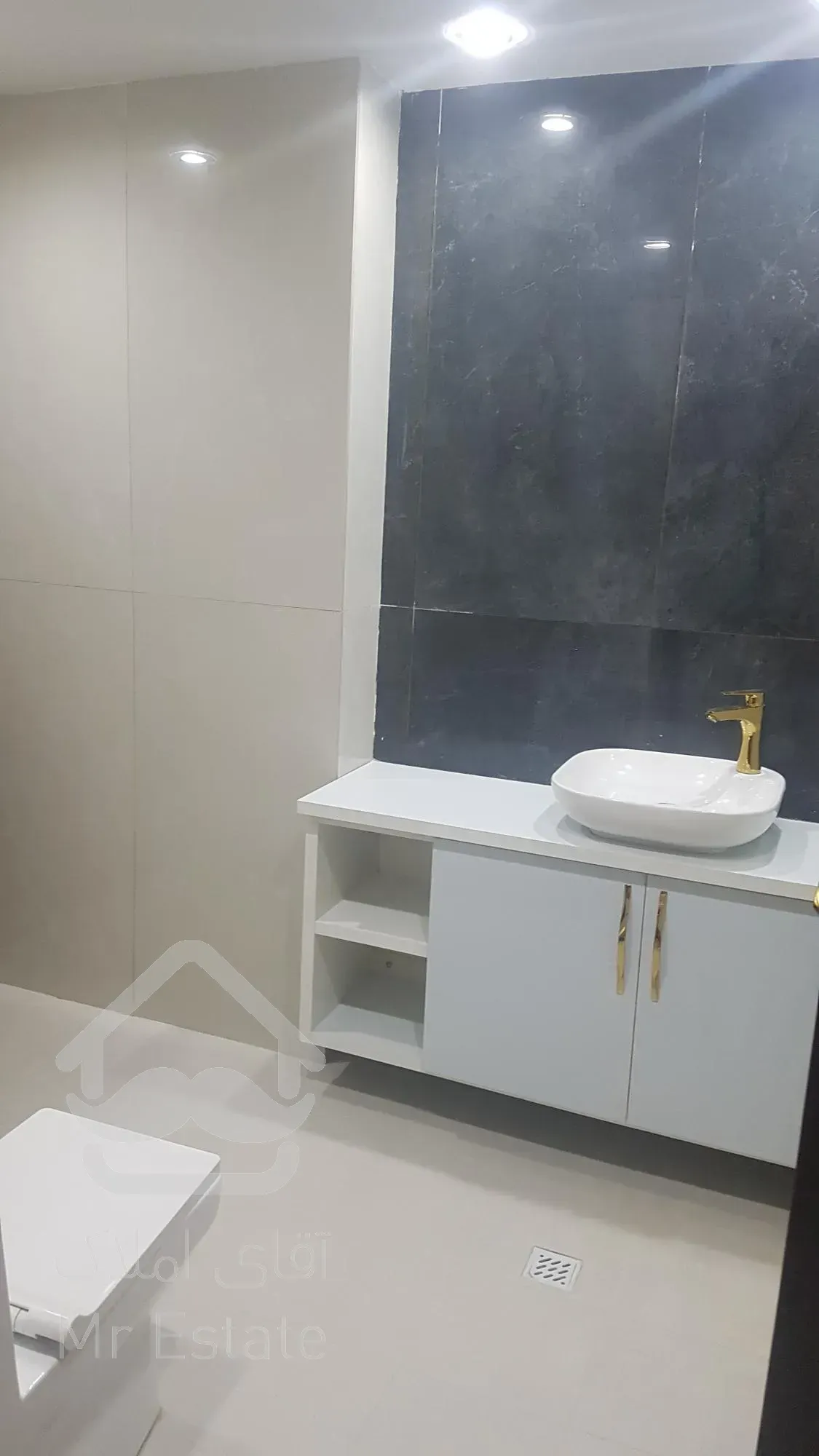 فروش ملک مستغلاتی نوساز در شهرک راه آهن خیابانهای رز