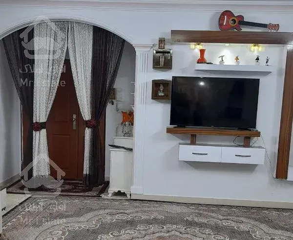 اپارتمان ۹۵متری.همکف.کف سرامیک.پارکینگ دارد.