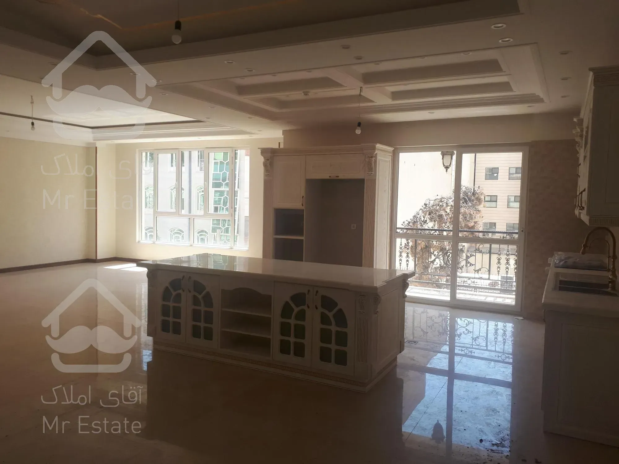 ۲۰۰ متر فردوس شرق نوساز ۳ پارکینگ