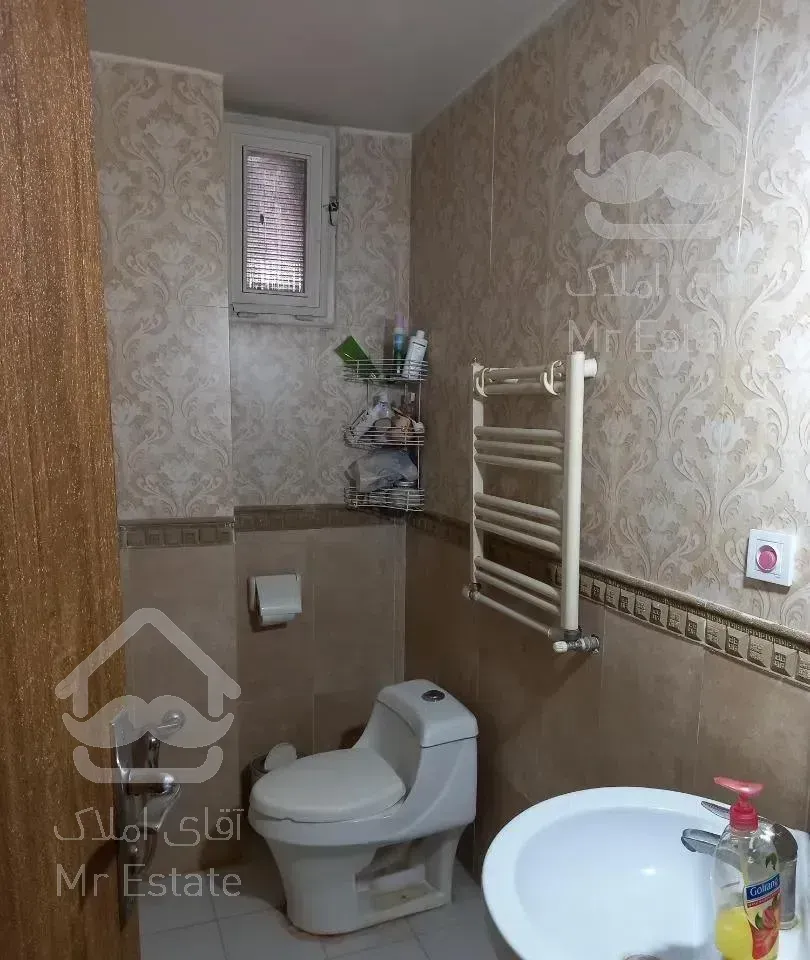 فرحزادی بالاتر از میدان کتاب خ گلبرگ3