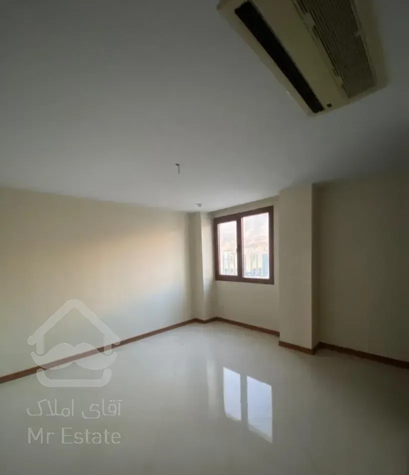 ۱۳۵ متر ۳ خوابه فول جنوبی نورگیر عالی / سند تک برگ