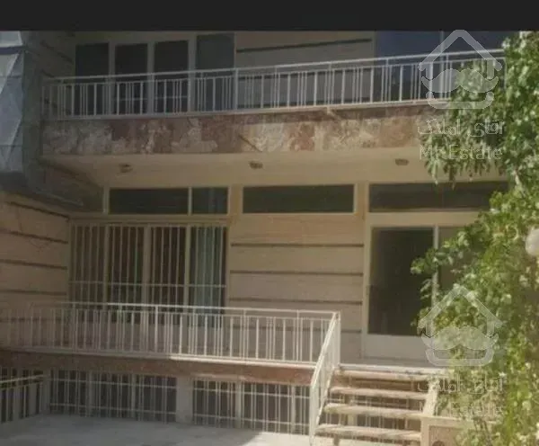 فروش کلنگی ۳۰۵ متر محدوده ملک تراکم ۳ و پیلوت