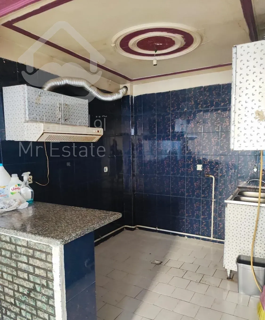 آپارتمان با بنا 160 متری چهار طبقه هر طبقه 40