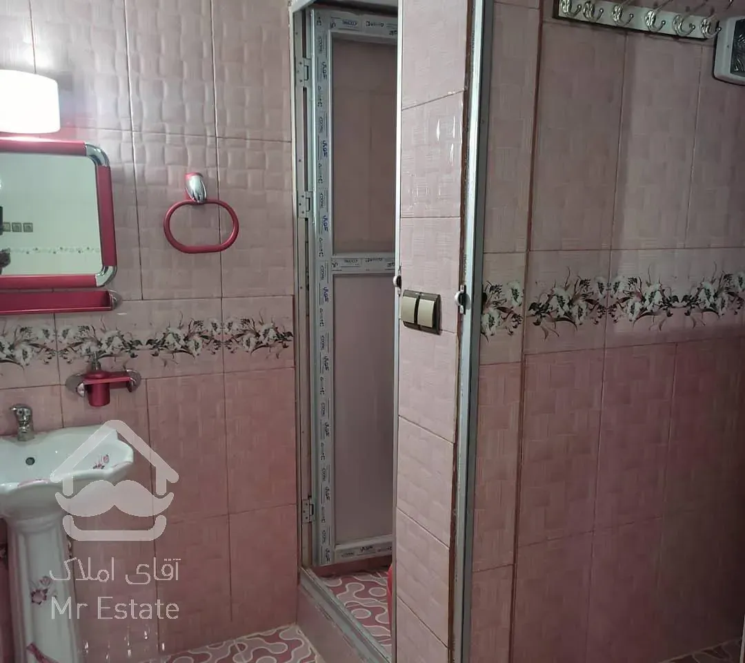 آپارتمان ۱۴۰ متری شیک وتمیز