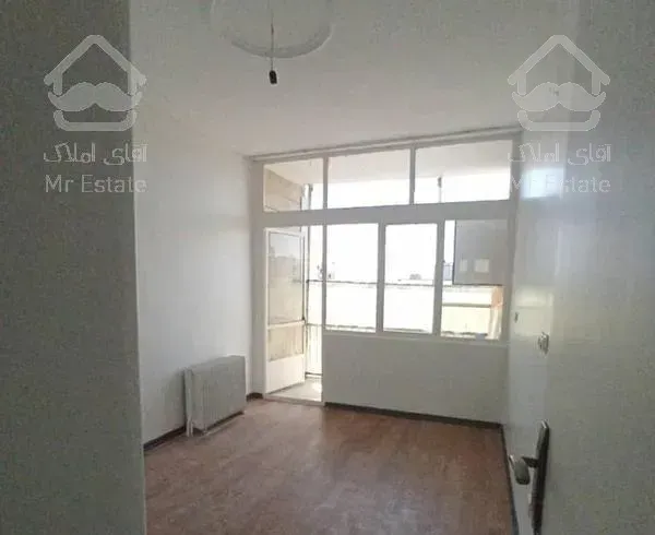 ۱۰۲ متر ،پارکینگ دار  فلکه اول صادقیه