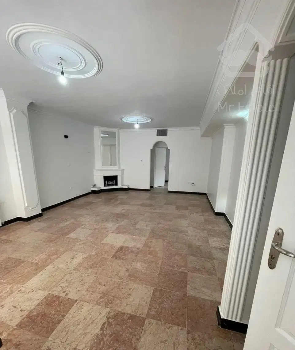 ۹۵ متر طبقه اول حیاط اختصاصی