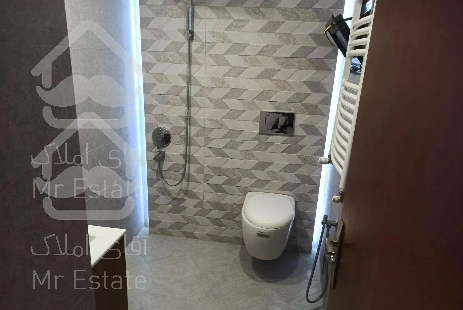 155متر/فول دیزاین بازسازی شده/ آلاله شرقی