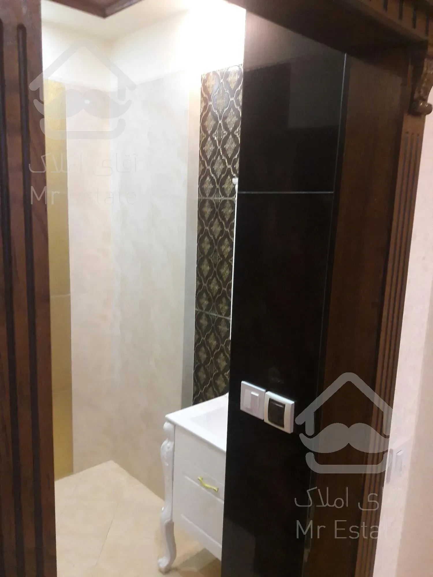 رهن و اجاره آپارتمان مسکونی240متری در صادقیه