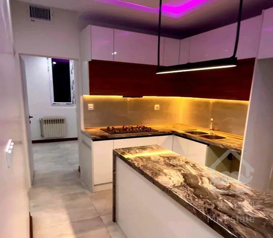 واحد۷۰متری/دریاچه چیتگر/دوخواب/وام دار سنددار