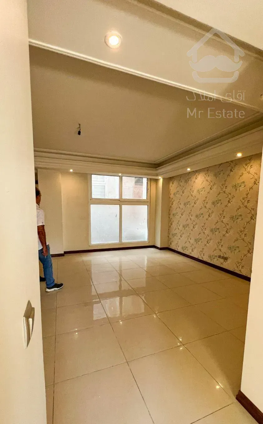 سعادت اباد ۸۴ متر صرافها مجلل غرق نور لابی وسیع