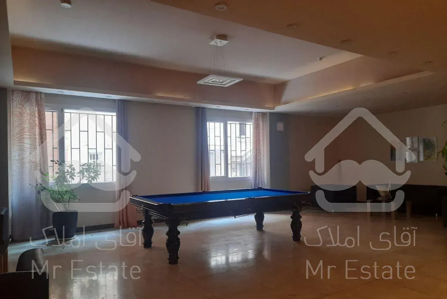 ۱۸۲ متر دربند ، سه پارکینگ سندی ، غرق نور