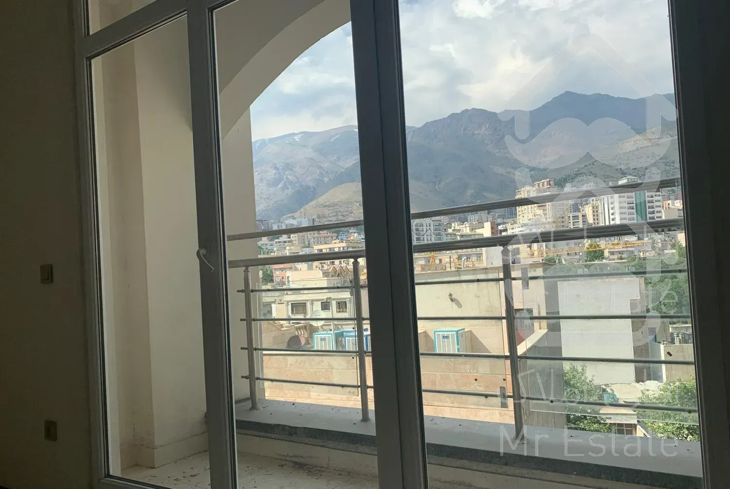 برج باغ نیاوران - دربند ( ۱۲۰ متر - ۲ خواب )