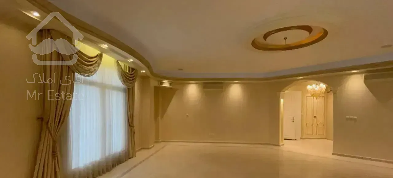 ۲۰۰متر باغ ۳خواب مستر ۲پارکینگ خوش نقشه