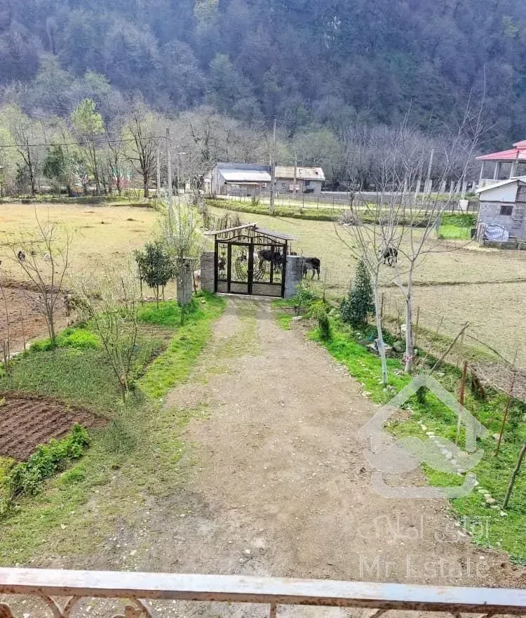 سه طرف  بالکن داره