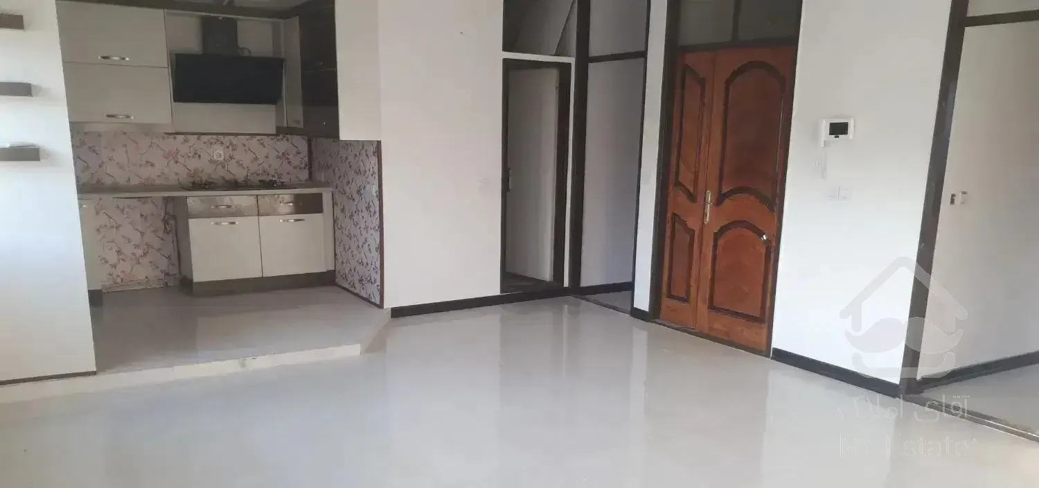 آپارتمان ۹۰متری طبقه دوم مرکز شهر (دستپاک)