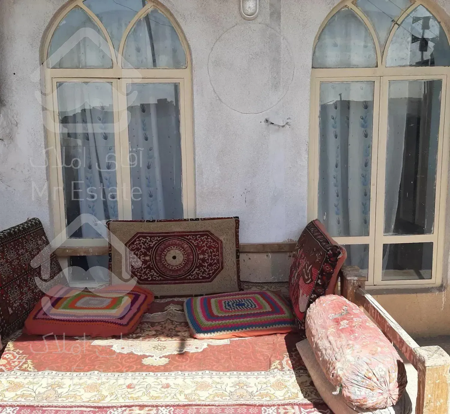 منزل مسافر با حیاط و پارکینگ