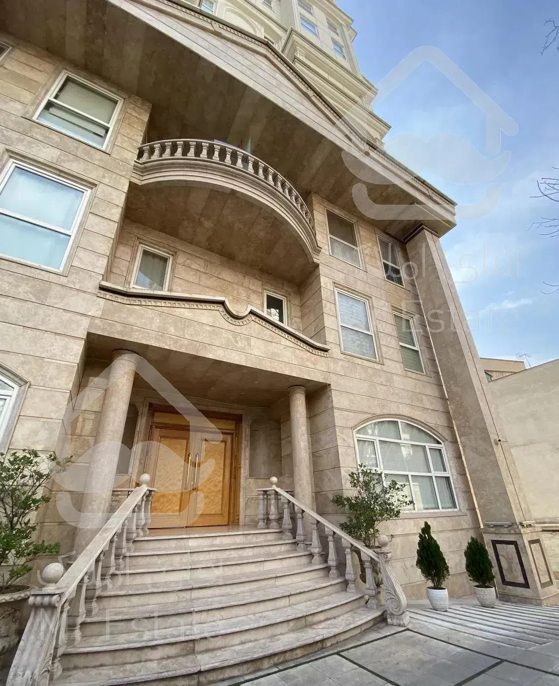 ۲۰۰متر ۳خواب نوساز  دارای ویو و تراس