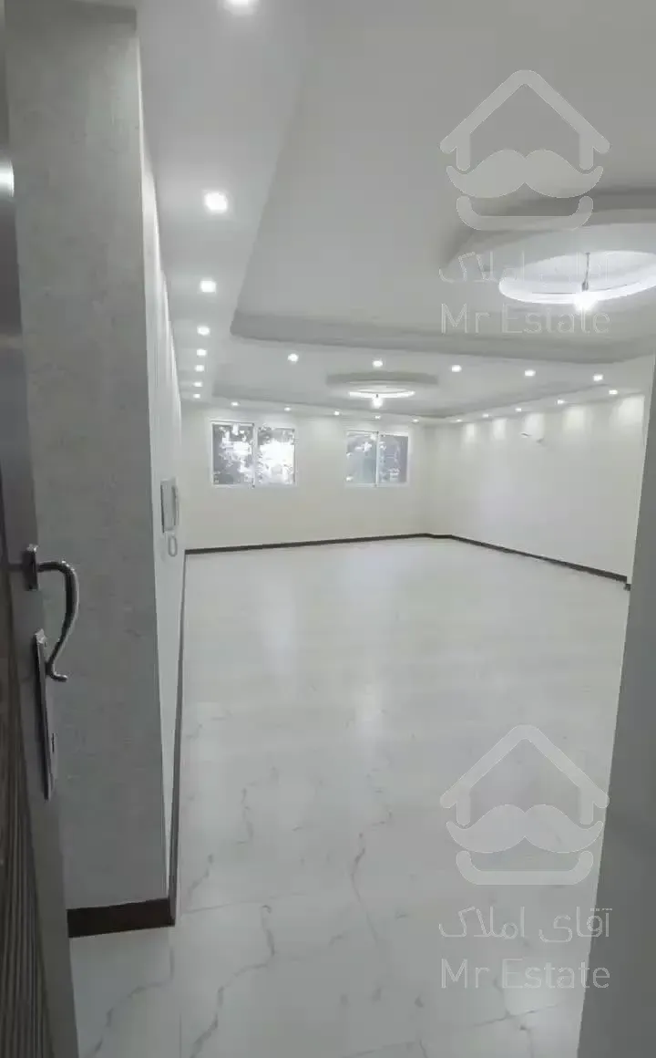 آپارتمان// ۱۲۸ متری// ط دوم آسانسور دار