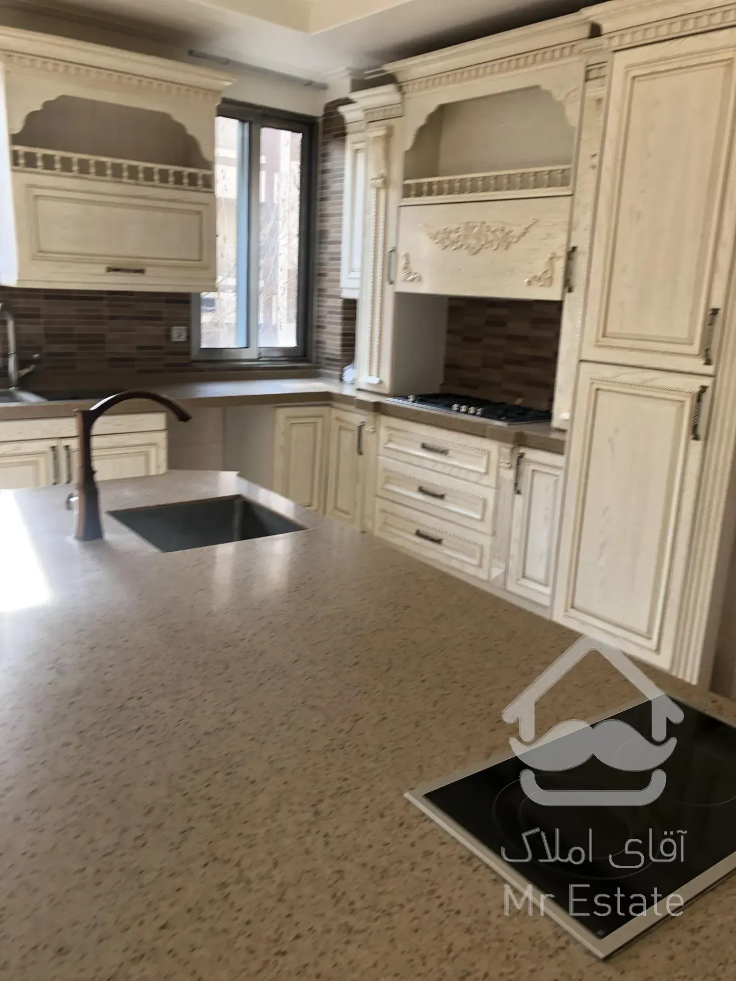 رهن و اجاره آپارتمان ۲۳۰ متری ۳ خوابه در اقدسیه